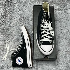 Converse Chuck Taylor all star top.